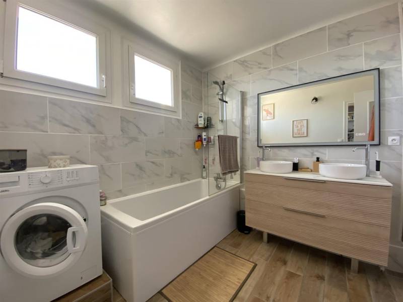 Appartement T4 avec BALCON offrant VUE DÉGAGÉE idéalement situé à 5min à PIED de LA PLAGE au HAVRE (76600)