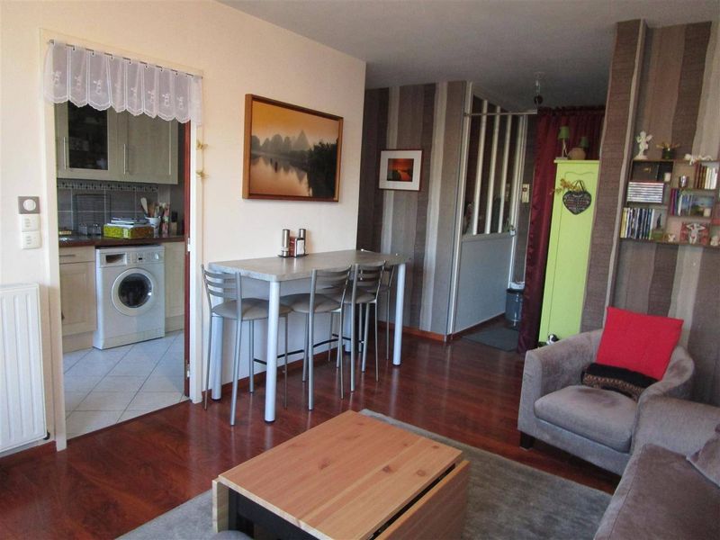 BEL APPARTEMENT F2 avec ASCENSEUR en vente à FÉLIX FAURE 