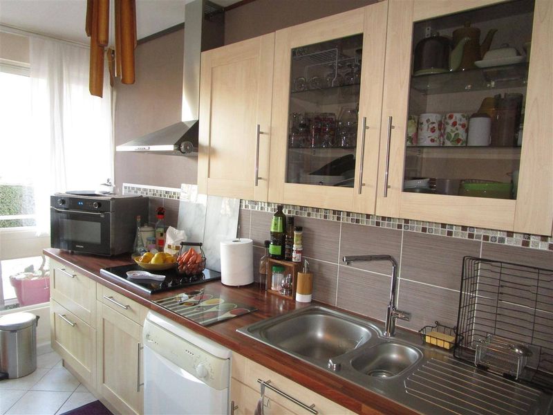 BEL APPARTEMENT F2 avec ASCENSEUR en vente à FÉLIX FAURE 