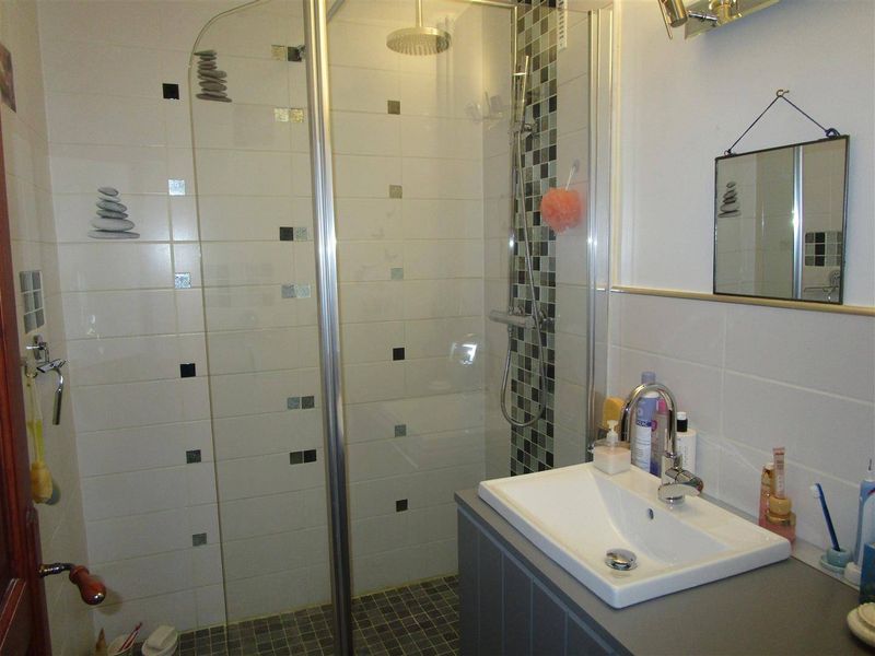 BEL APPARTEMENT F2 avec ASCENSEUR en vente à FÉLIX FAURE 