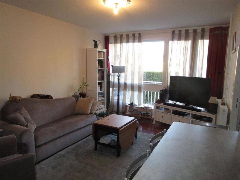 BEL APPARTEMENT F2 avec ASCENSEUR en vente à FÉLIX FAURE 