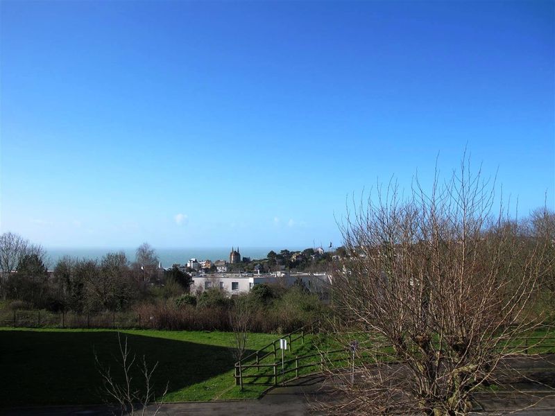 TRÈS BEL APPARTEMENT T4 avec BALCON VUE MER situé au HAVRE - SANVIC (76620)