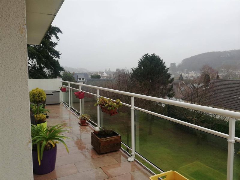 Appartement spacieux T4 avec balcon, ascenseur et double garage en vente à Montivilliers (76290), proche Le Havre (76600)