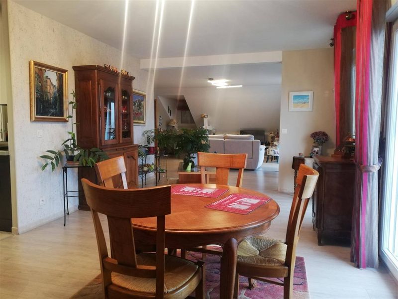 Appartement spacieux T4 avec balcon, ascenseur et double garage en vente à Montivilliers (76290), proche Le Havre (76600)