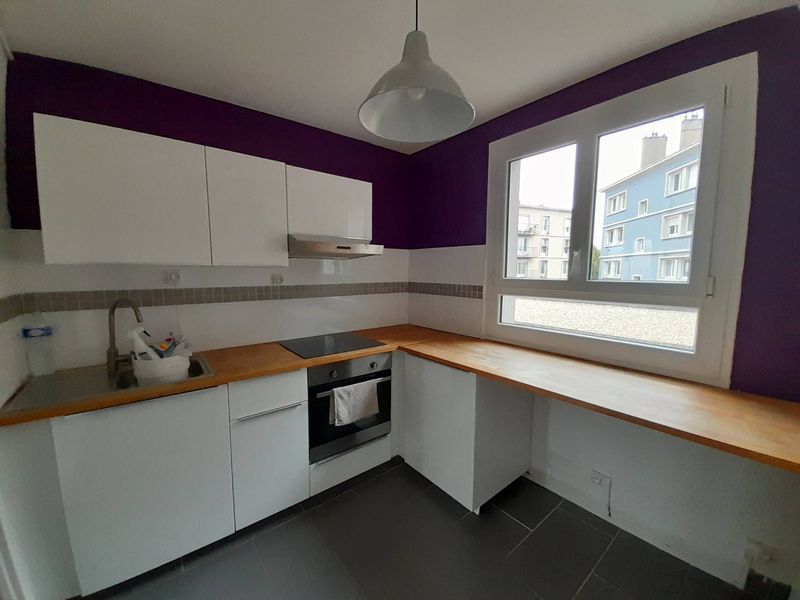 VENDU ! BEL APPARTEMENT volume T3 offrant une agréable vue sur le PORT, situé au HAVRE - secteur ST FRANCOIS (76600)