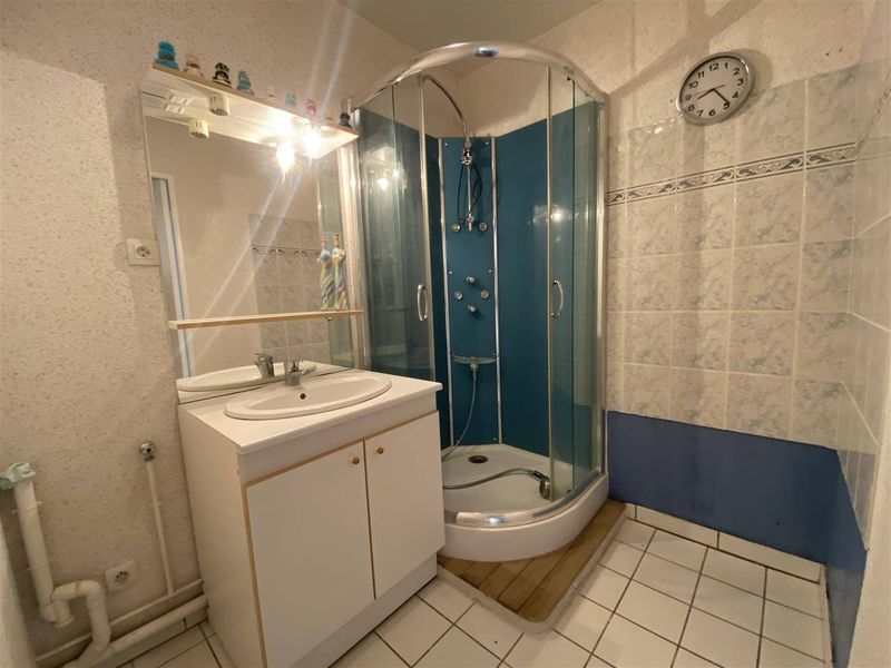Appartement volume T3 au dernier étage avec BALCON et ASCENSEUR à 2 pas du centre de BOLBEC (76210)