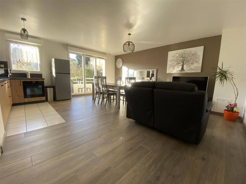 Appartement volume T3 au dernier étage avec BALCON et ASCENSEUR à 2 pas du centre de BOLBEC (76210)