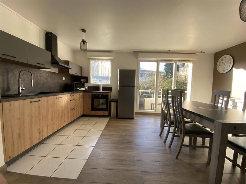Appartement volume T3 au dernier étage avec BALCON et ASCENSEUR à 2 pas du centre de BOLBEC (76210)