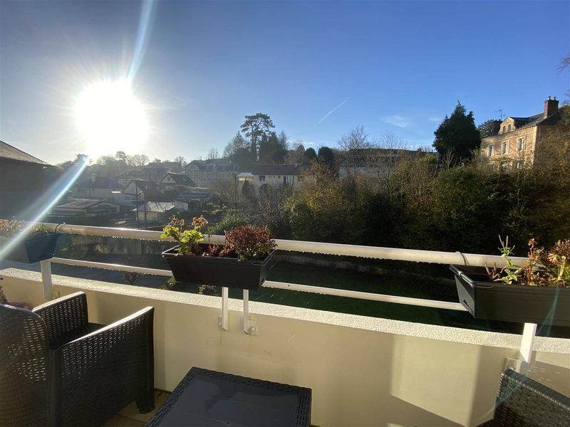 Appartement volume T3 au dernier étage avec BALCON et ASCENSEUR à 2 pas du centre de BOLBEC (76210)