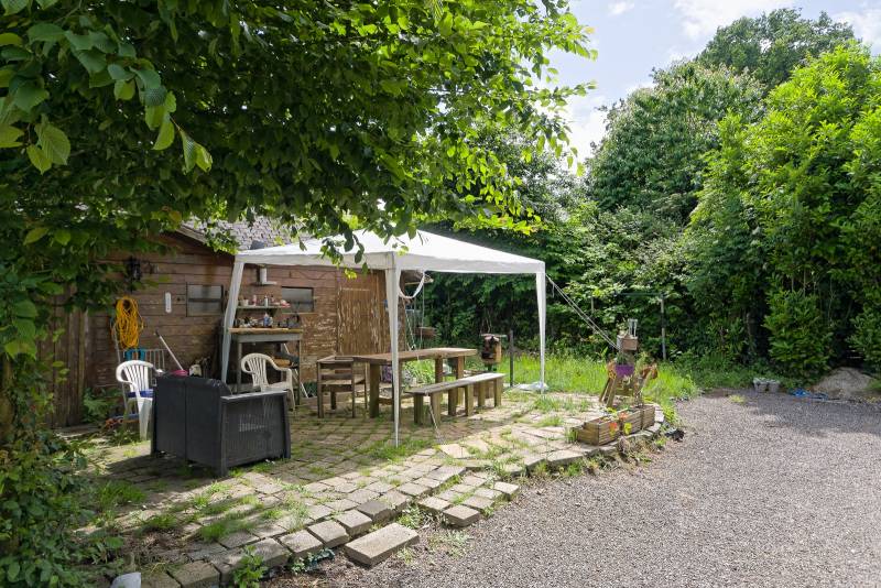 EN EXCLUSIVITÉ, Agréable terrain de loisir arboré 1600m² avec chalet et terrasse situé à GOMMERVILLE (76430)