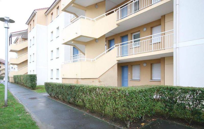 À vendre,  BEL APPARTEMENT T3 avec GRAND BALCON SUD situé à BLÉVILLE (76620)