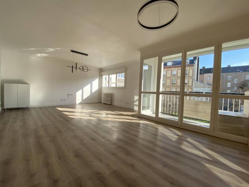 Appartement avec ASCENSEUR, BALCON et GARAGE en PARFAIT ÉTAT idéalement située à Danton - LE HAVRE (76600)