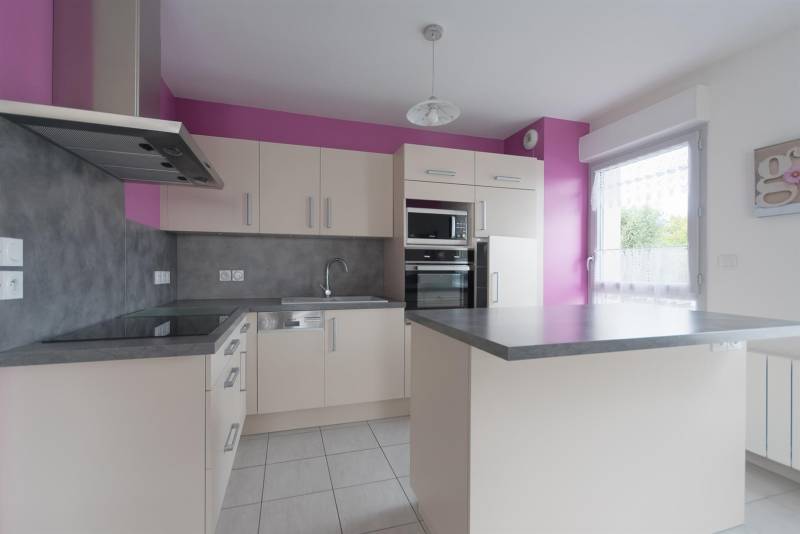 VENDU ! Au cœur de SAINT-ROMAIN-DE-COLBOSC, TRÈS BEL Appartement T3 avec BALCON et ASCENSEUR