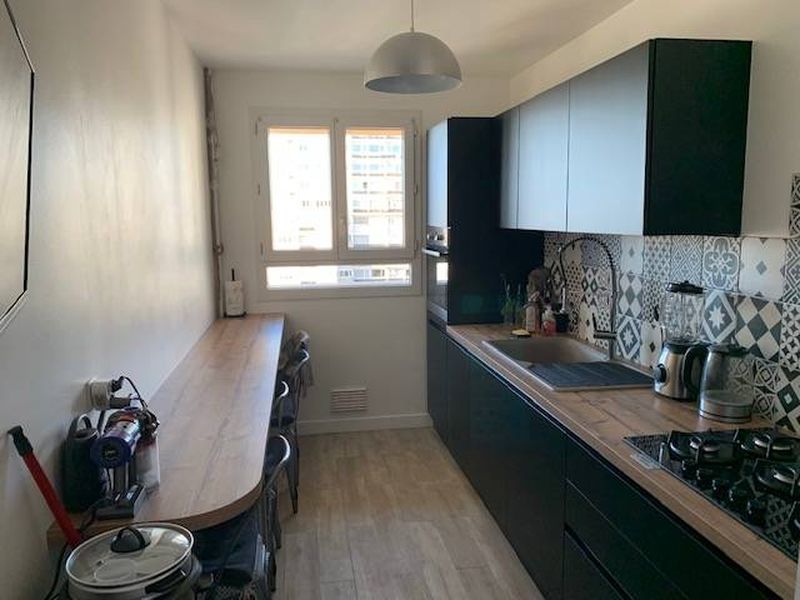 A vendre, appartement 3 chambres, avec balcon, ascenseur et garage situé au Havre - centre (76600), proche université