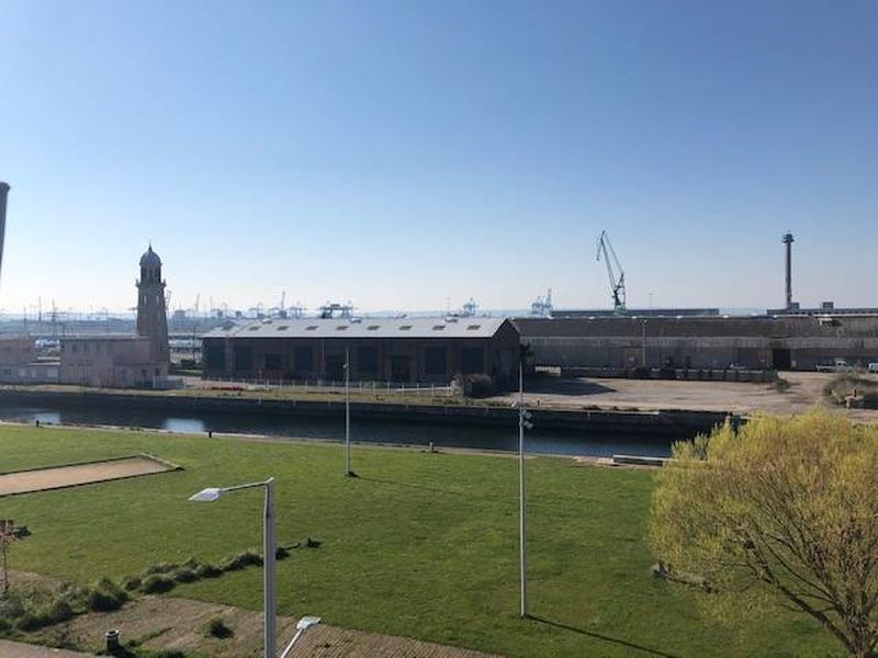 TRÈS BEL APPARTEMENT T3 avec GRANDE TERRASSE 22m² situé en CENTRE VILLE - DOCKS (76600)