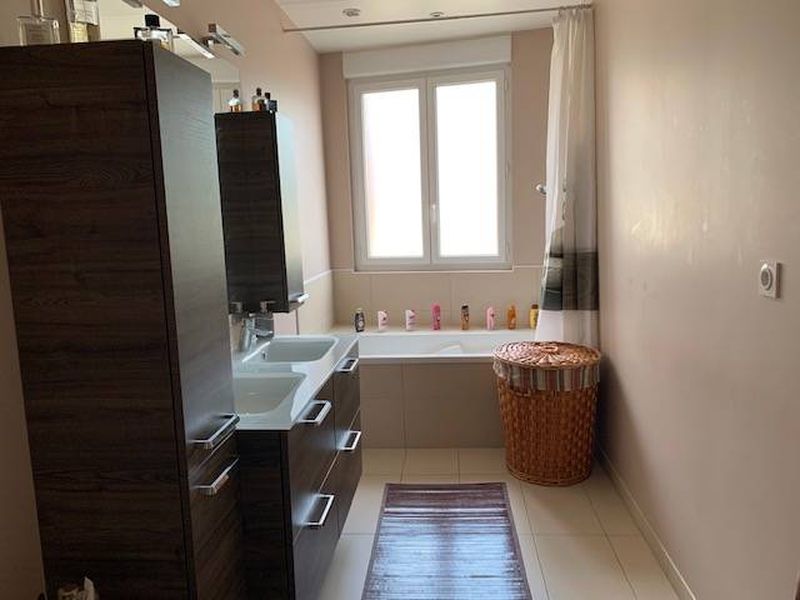 BEL et SPACIEUX APPARTEMENT T4 avec STATIONNEMENT situé à HARFLEUR - CENTRE (76700)