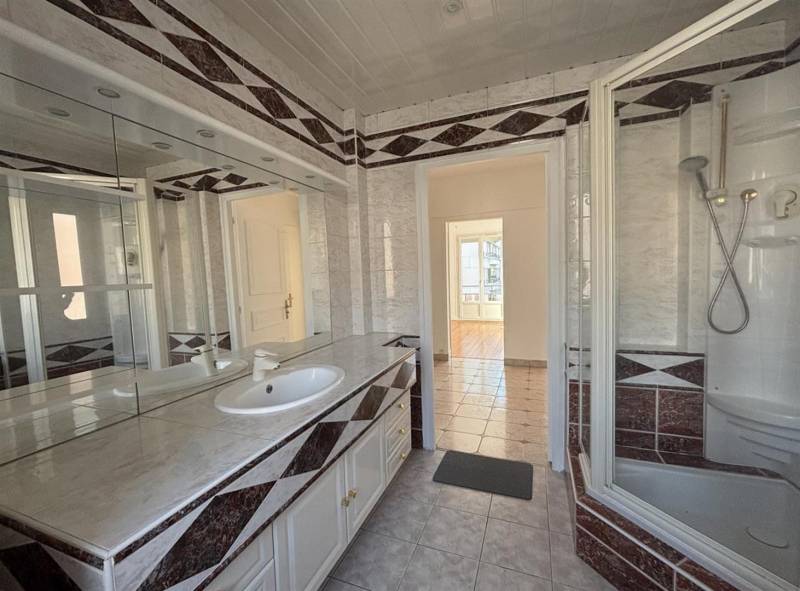 Appartement Volume T5 avec BALCON et ASCENSEUR idéalement situé en Centre-Ville du HAVRE (76600) - Square SAINT-ROCH