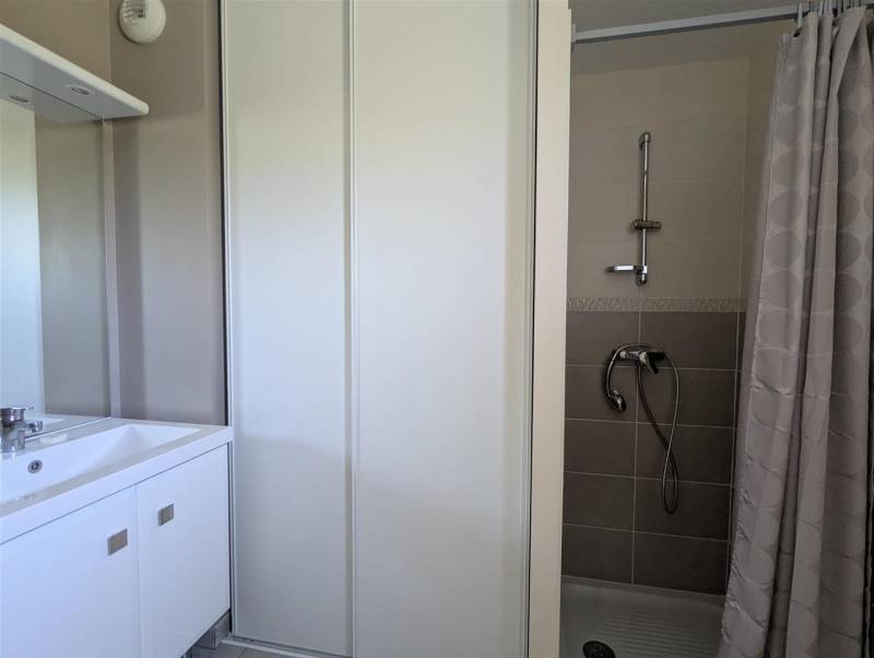 VENDU ! Au cœur de SAINT-ROMAIN-DE-COLBOSC, TRÈS BEL Appartement T3 avec BALCON et ASCENSEUR