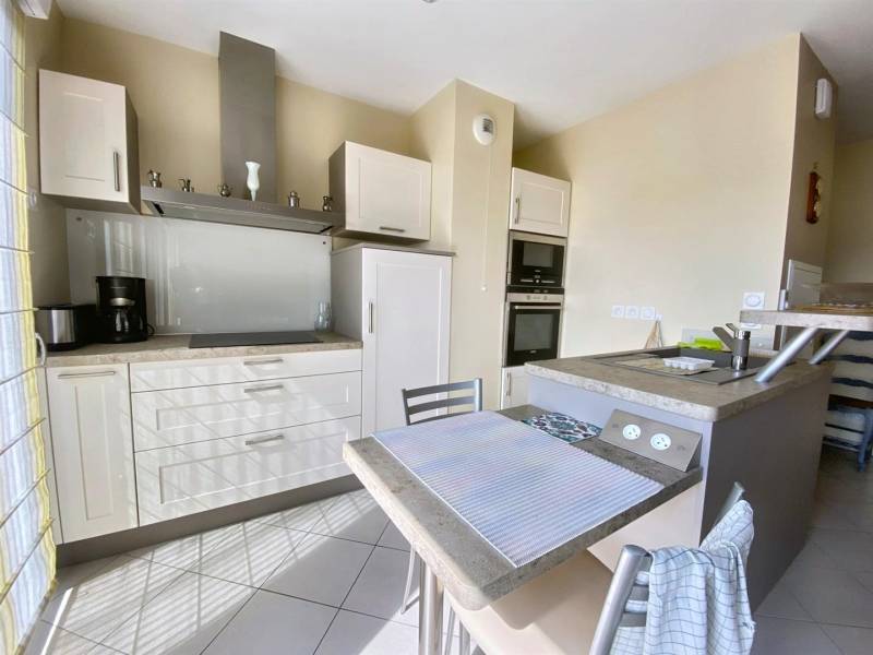 VENDU ! Rare à la vente ! Appartement avec BALCON et ASCENSEUR idéalement situé dans le centre de SAINT-ROMAIN DE COLBOSC (76430)