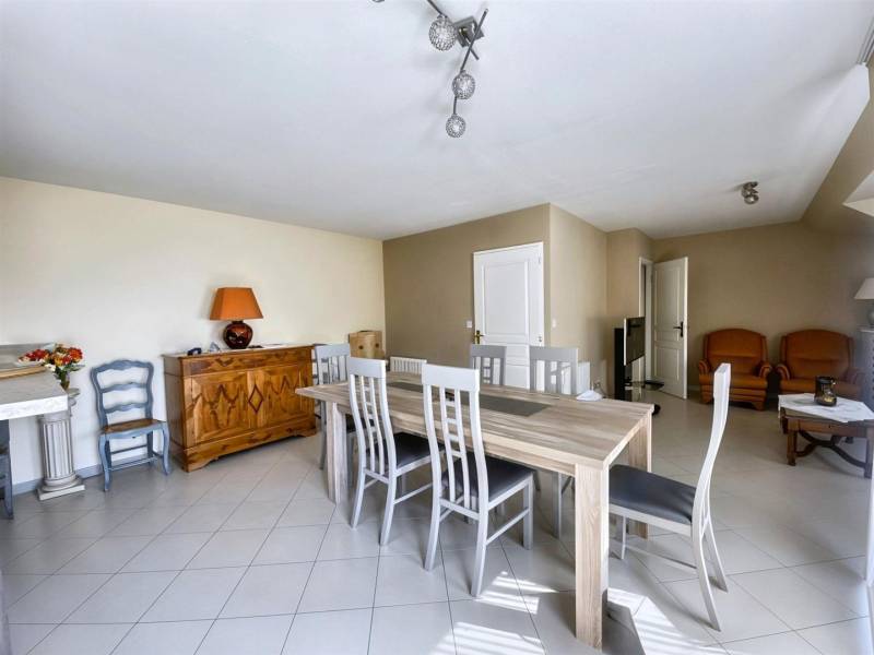 VENDU ! Rare à la vente ! Appartement avec BALCON et ASCENSEUR idéalement situé dans le centre de SAINT-ROMAIN DE COLBOSC (76430)