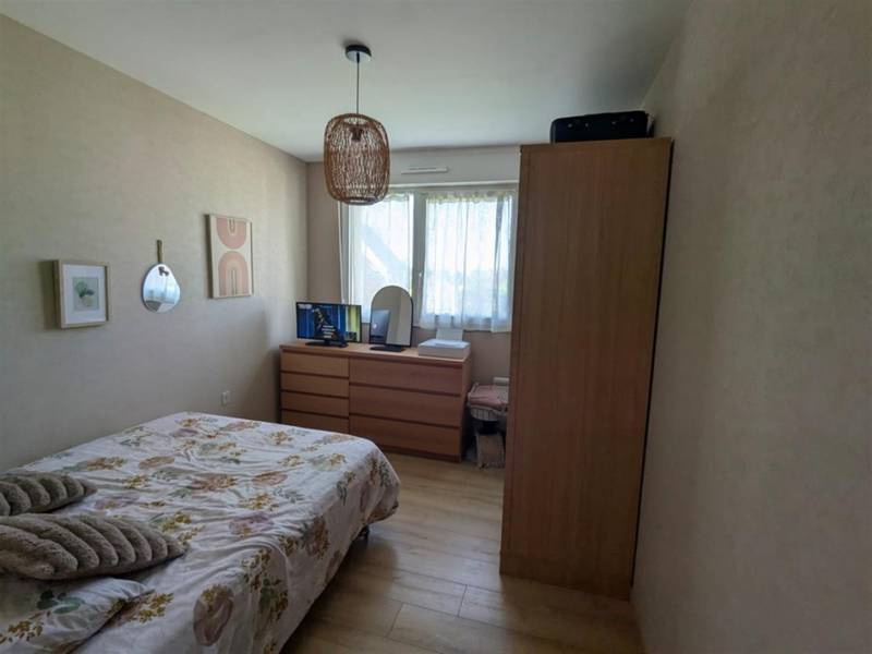 En EXCLUSIVITÉ, Appartement en TRÈS BON ÉTAT avec BALCON idéalement situé en PLEIN COEUR de SAINT-ROMAIN DE COLBOSC (76430)